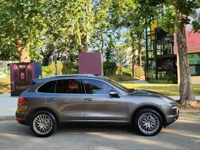 Porsche Cayenne 2013, 119884 км, за 9183.41 USD
