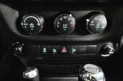 Jeep Wrangler 2017, 78192 км, за 13976.46 USD - фото 11