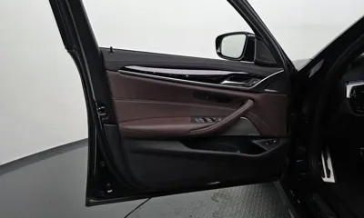 BMW 5-Series 2022, 57921 км, за 26191.41 USD - фото 24