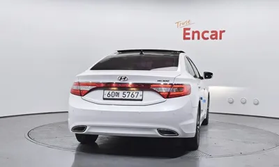 Hyundai Grandeur 2014, 138393 км, за 5616.12 USD