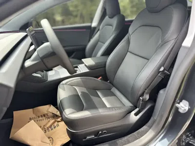 Tesla Model 3 2025, 40000 км, за 26470.79 USD