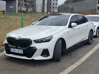 BMW 5-Series · 2025 год
