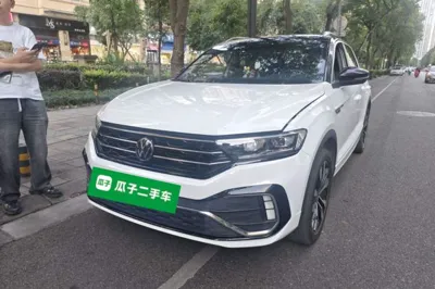 Volkswagen T-Roc · 2022 год