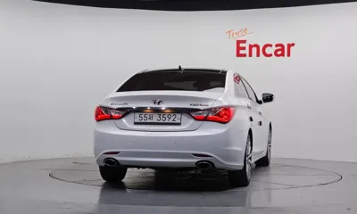 Hyundai Sonata 2012, 131050 км, за 2953.17 USD
