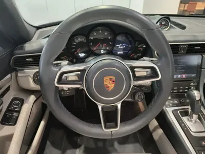 Porsche 911 2018, 64000 км, за 109221.19 USD