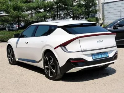 Kia EV6 2024, 32800 км, за 26977.82 USD