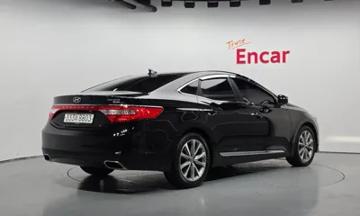 Hyundai Grandeur 2016, 175840 км, за 3282.13 USD