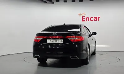 Hyundai Grandeur 2016, 175840 км, за 3282.13 USD