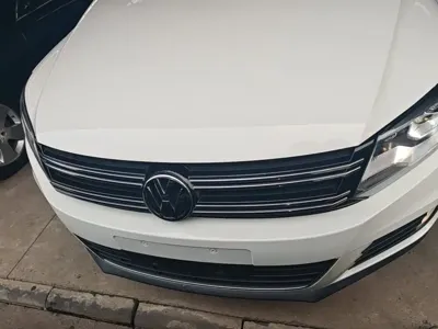 Volkswagen Tiguan 2016, 133600 км, за 6150.56 USD