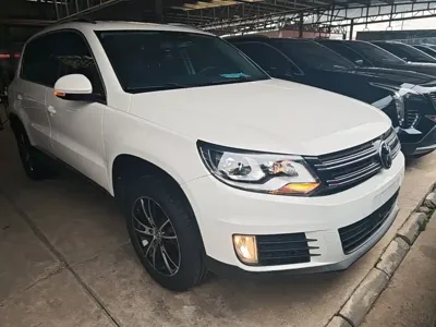 Volkswagen Tiguan 2016, 133600 км, за 6150.56 USD