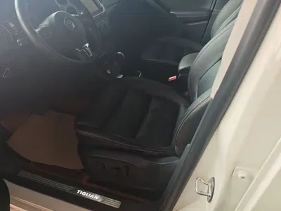 Volkswagen Tiguan 2016, 133600 км, за 6150.56 USD - фото 15