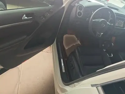 Volkswagen Tiguan 2016, 133600 км, за 6150.56 USD - фото 16