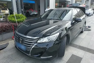 Toyota Crown · 2015 год