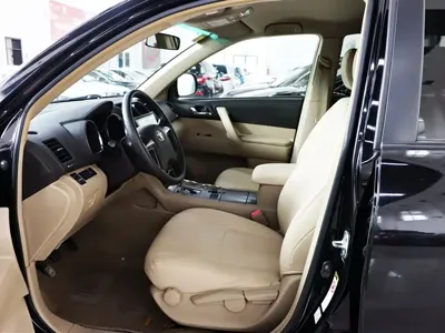 Toyota Highlander 2011, 128000 км, за 5839.72 USD