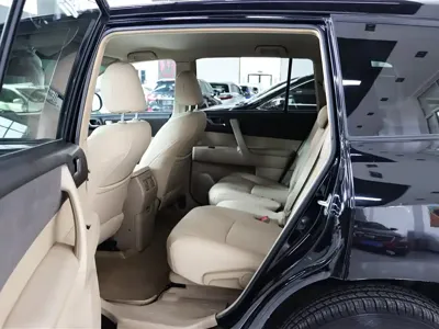 Toyota Highlander 2011, 128000 км, за 5839.72 USD