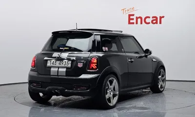MINI Cooper 2011, 168817 км, за 3061.89 USD