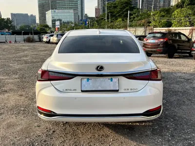 Lexus ES 2019, 70000 км, за 18953.09 USD