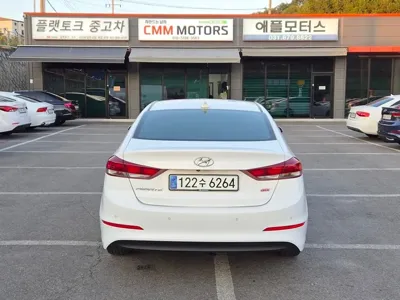 Hyundai Avante 2016, 171000 км, за 4553.74 USD