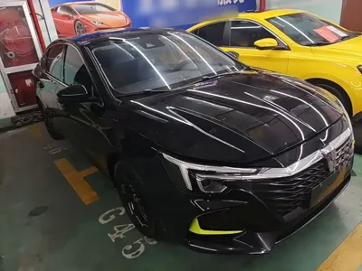 Roewe i6 Max 2022, 13100 км, за 8483.48 USD