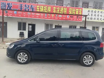 Volkswagen Sharan 2016, 130000 км, за 6989.27 USD