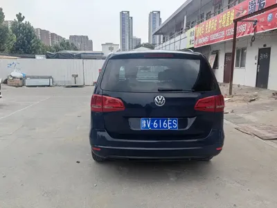 Volkswagen Sharan 2016, 130000 км, за 6989.27 USD