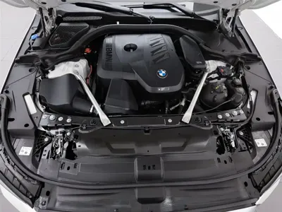 BMW 5 Series 2025, 16400 км, за 38669.06 USD - фото 6