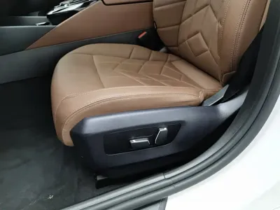 BMW 5 Series 2025, 16400 км, за 38669.06 USD - фото 20