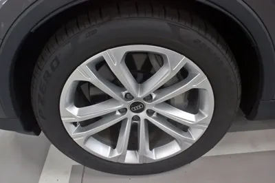 Audi Q7 2025, 950 км, за 60391.23 USD