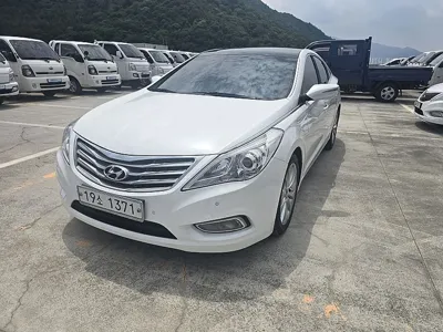Hyundai Grandeur 2012, 142607 км, за 3106.82 USD