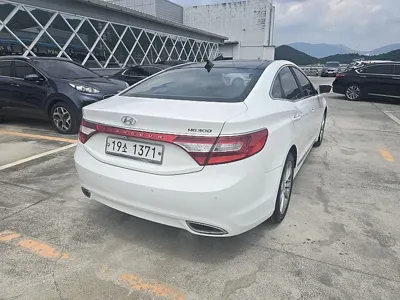 Hyundai Grandeur 2012, 142607 км, за 3106.82 USD