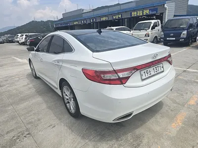 Hyundai Grandeur 2012, 142607 км, за 3106.82 USD