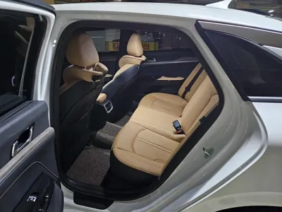 Kia K5 2023, 60000 км, за 8021.84 USD - фото 11
