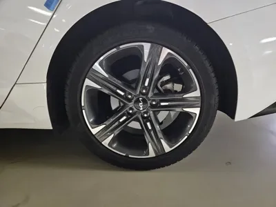 Kia K5 2023, 60000 км, за 8021.84 USD - фото 14
