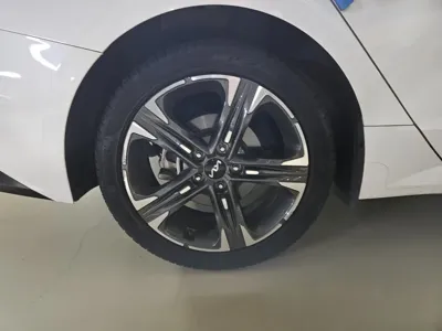 Kia K5 2023, 60000 км, за 8021.84 USD - фото 15