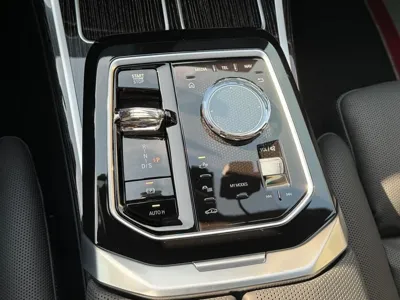BMW 7-Series 2025, 17016 км, за 70894.05 USD - фото 12