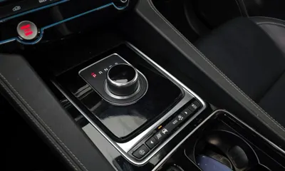 Jaguar F-Pace 2018, 124460 км, за 10253.88 USD - фото 9