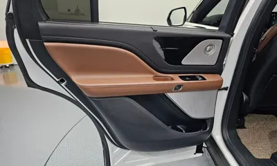 Lincoln Aviator 2022, 53038 км, за 21990.29 USD - фото 25