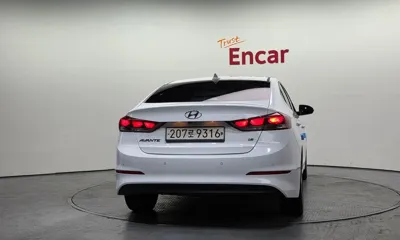 Hyundai Avante 2018, 101881 км, за 7006.88 USD