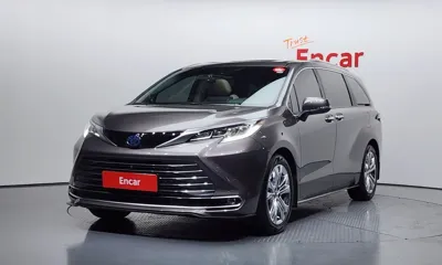 Toyota Sienna · 2023 год