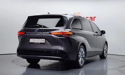 Toyota Sienna 2023, 49958 км, за 34453.61 USD