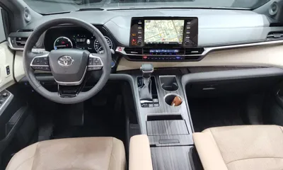 Toyota Sienna 2023, 49958 км, за 34453.61 USD - фото 7