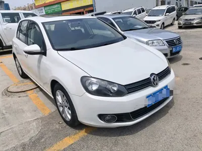 Volkswagen Golf 2013, 122000 км, за 3943.42 USD
