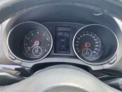 Volkswagen Golf 2013, 122000 км, за 3943.42 USD