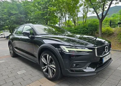 Volvo V60 2021, 54573 км, за 16647.17 USD - фото 8