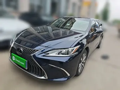 Lexus ES · 2019 год