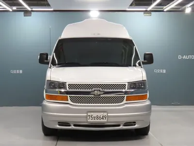 Chevrolet Express Van 2004, 69477 км, за 5629.13 USD