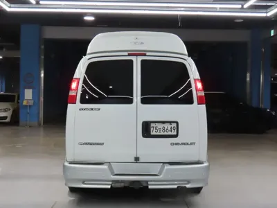 Chevrolet Express Van 2004, 69477 км, за 5629.13 USD