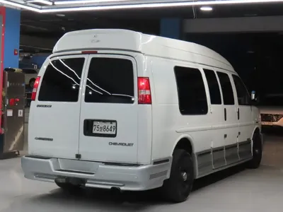 Chevrolet Express Van 2004, 69477 км, за 5629.13 USD
