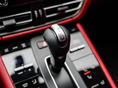 Porsche Macan 2022, 32000 км, за 39434.2 USD