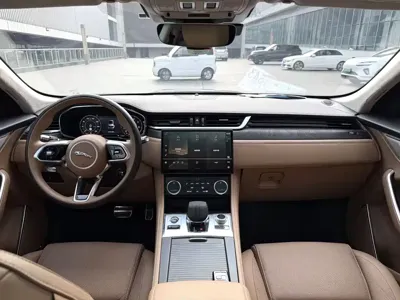 Jaguar F-Pace 2023, 20000 км, за 27144.68 USD